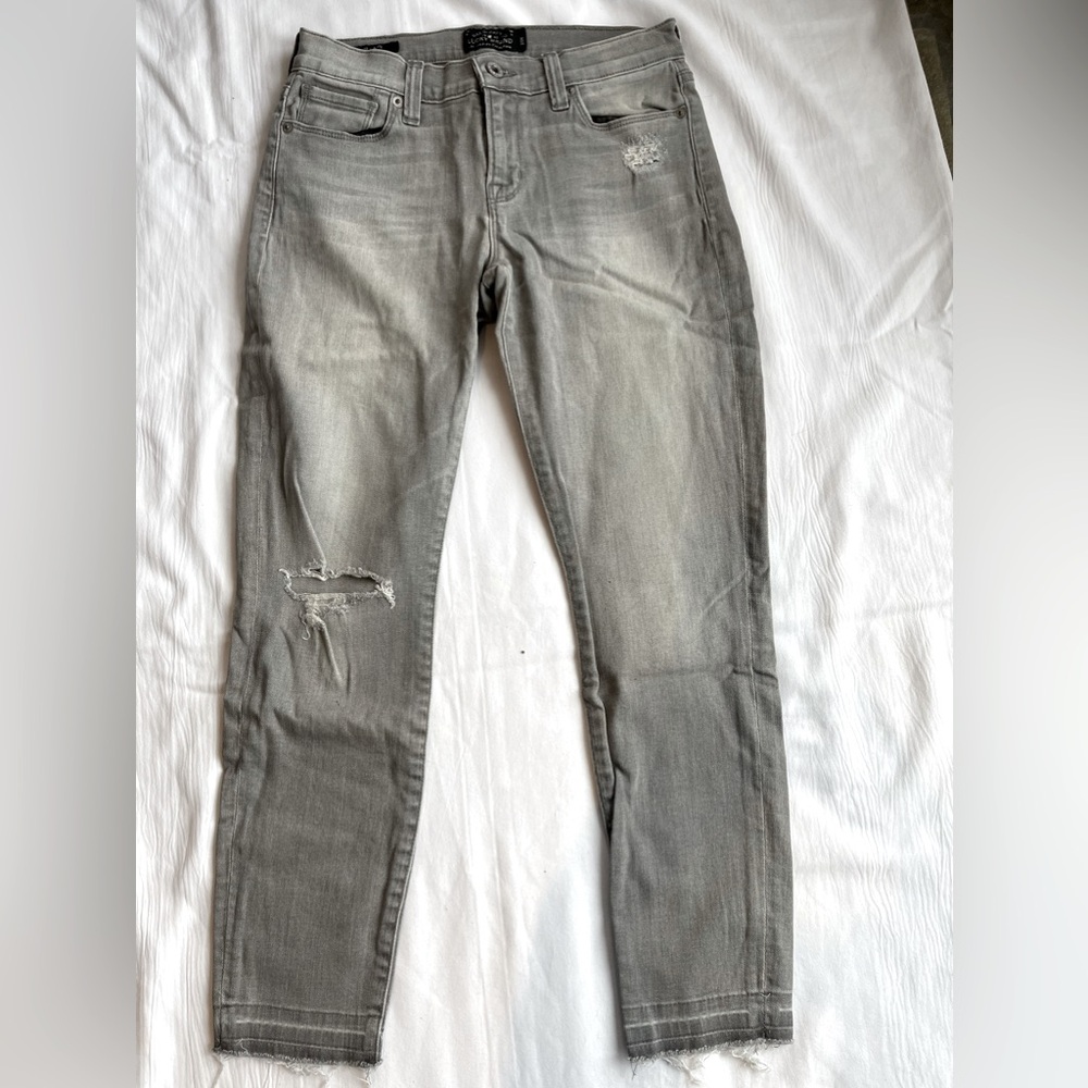 Lucky Brand Grey Denim Brooke Capri -Distressed, size 2 / 26. NWOT